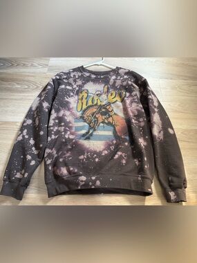 Free with bundle (2+ items)
Rodeo Graphic Crewneck Sweatshirt